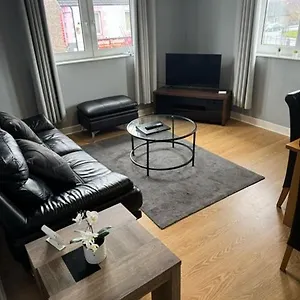 Kelpies Serviced Apartments- Campbell Pumpherston